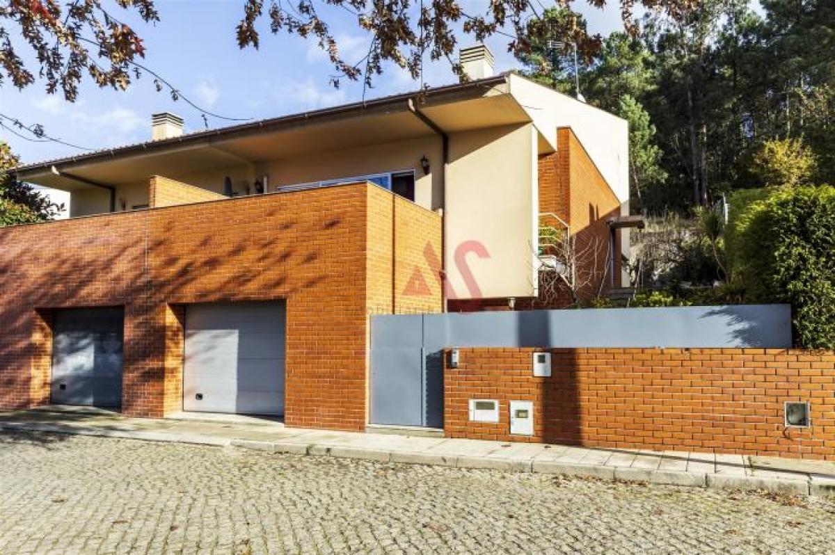 Picture of Home For Sale in Guimaraes, Entre-Douro-e-Minho, Portugal