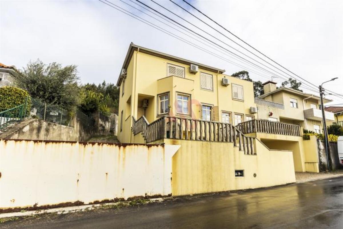 Picture of Home For Sale in Guimaraes, Entre-Douro-e-Minho, Portugal