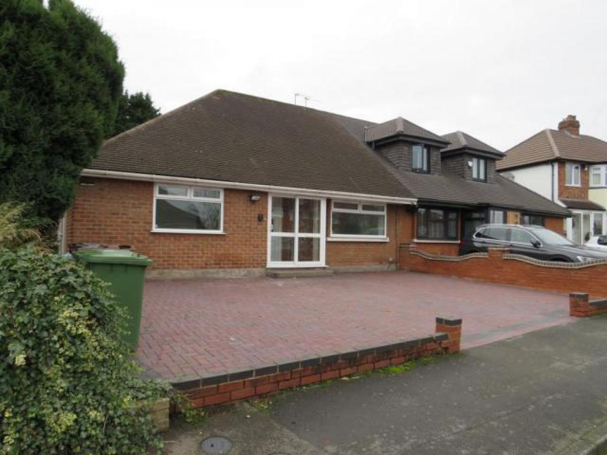 Picture of Bungalow For Rent in Solihull, West Midlands, United Kingdom