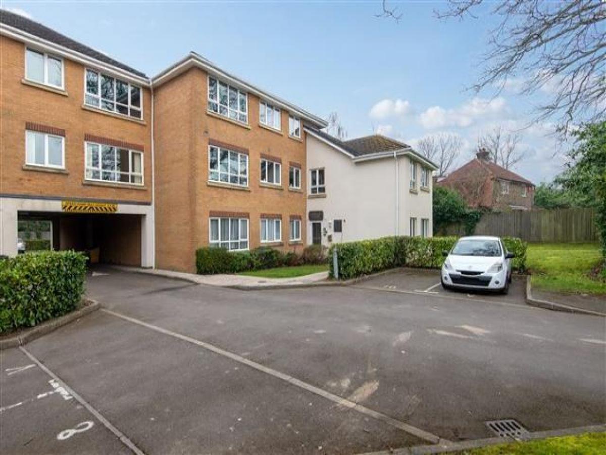 Picture of Apartment For Rent in Crawley, West Sussex, United Kingdom