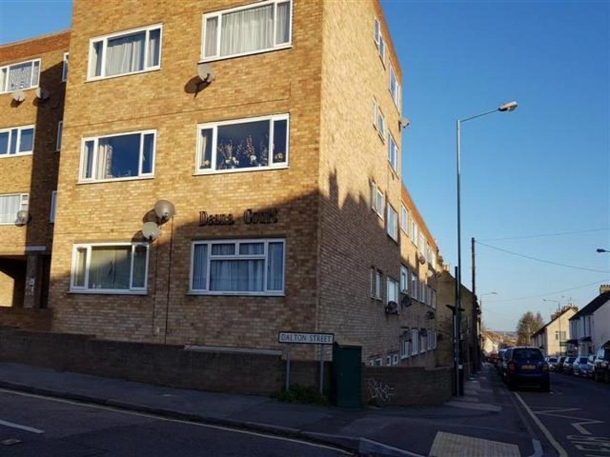 Picture of Apartment For Rent in Gillingham, Dorset, United Kingdom