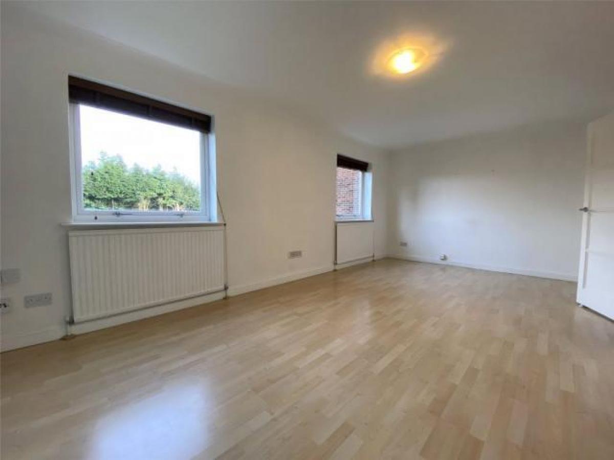 Picture of Apartment For Rent in Redhill, Surrey, United Kingdom