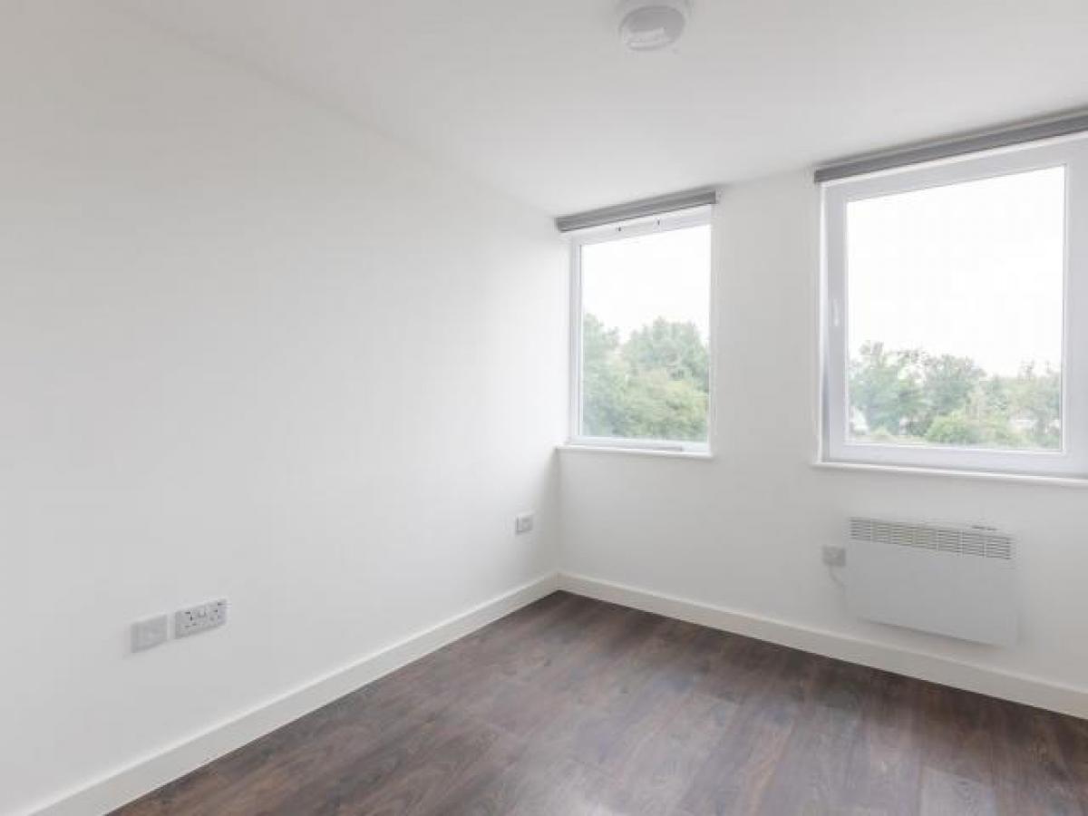 Picture of Apartment For Rent in Crawley, West Sussex, United Kingdom