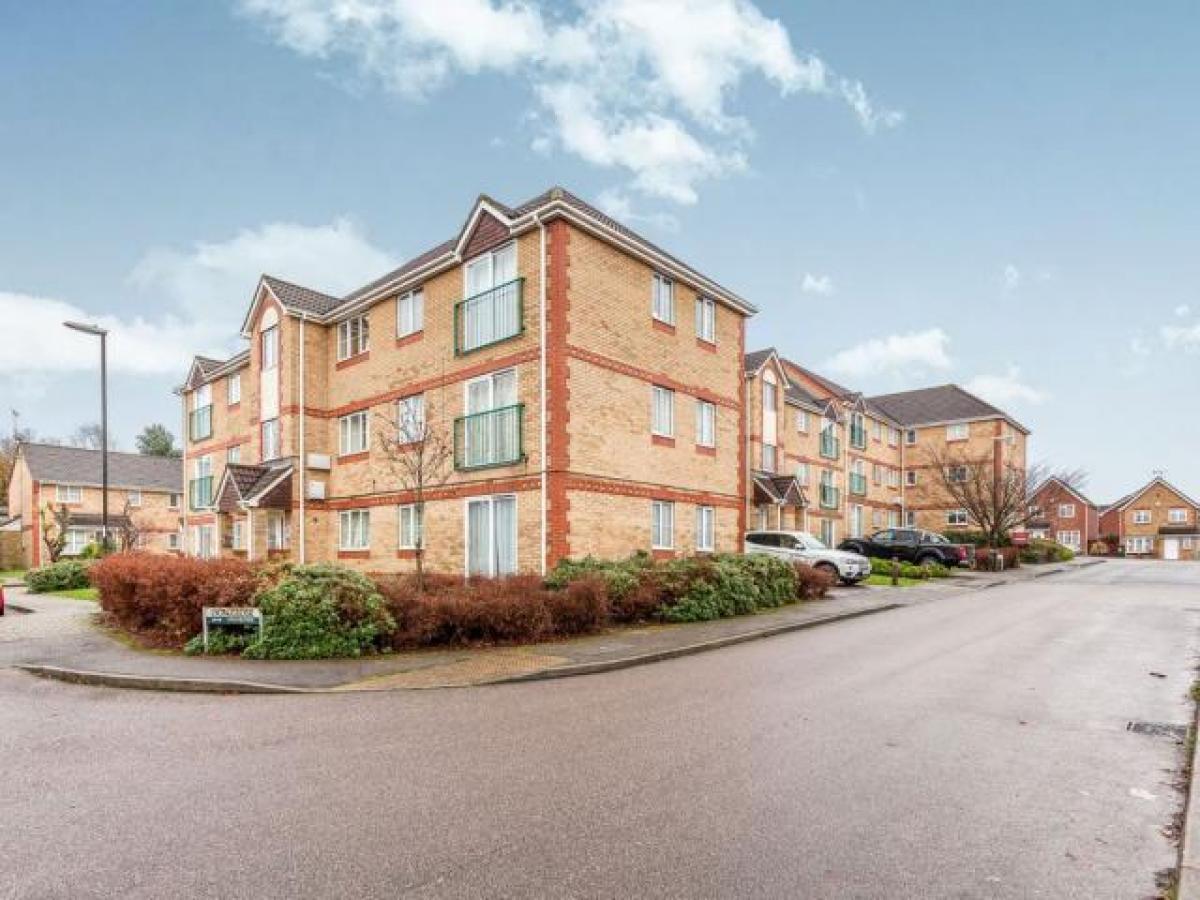 Picture of Apartment For Rent in Crawley, West Sussex, United Kingdom