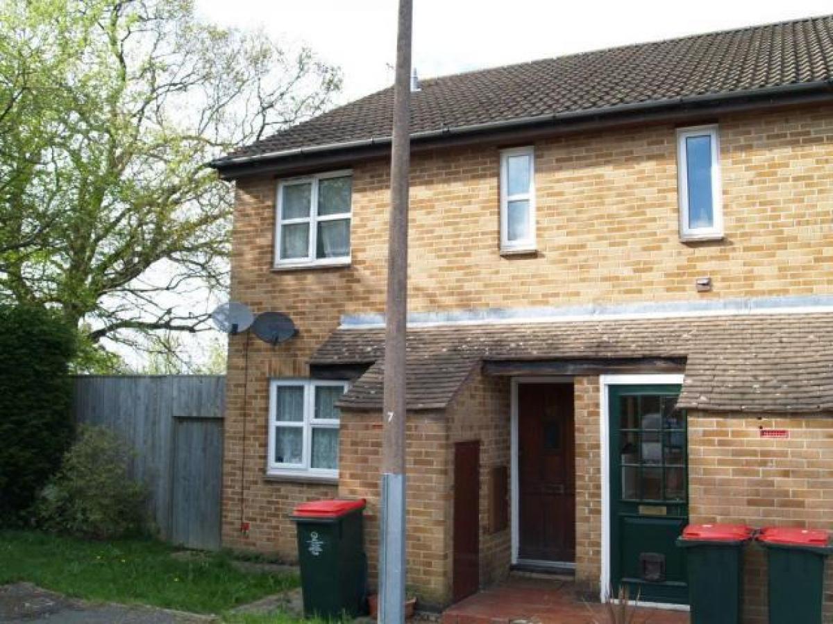 Picture of Apartment For Rent in Crawley, West Sussex, United Kingdom