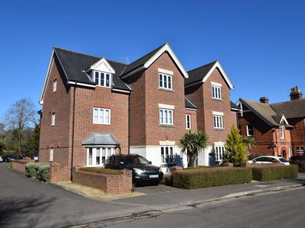 Picture of Apartment For Rent in Redhill, Surrey, United Kingdom