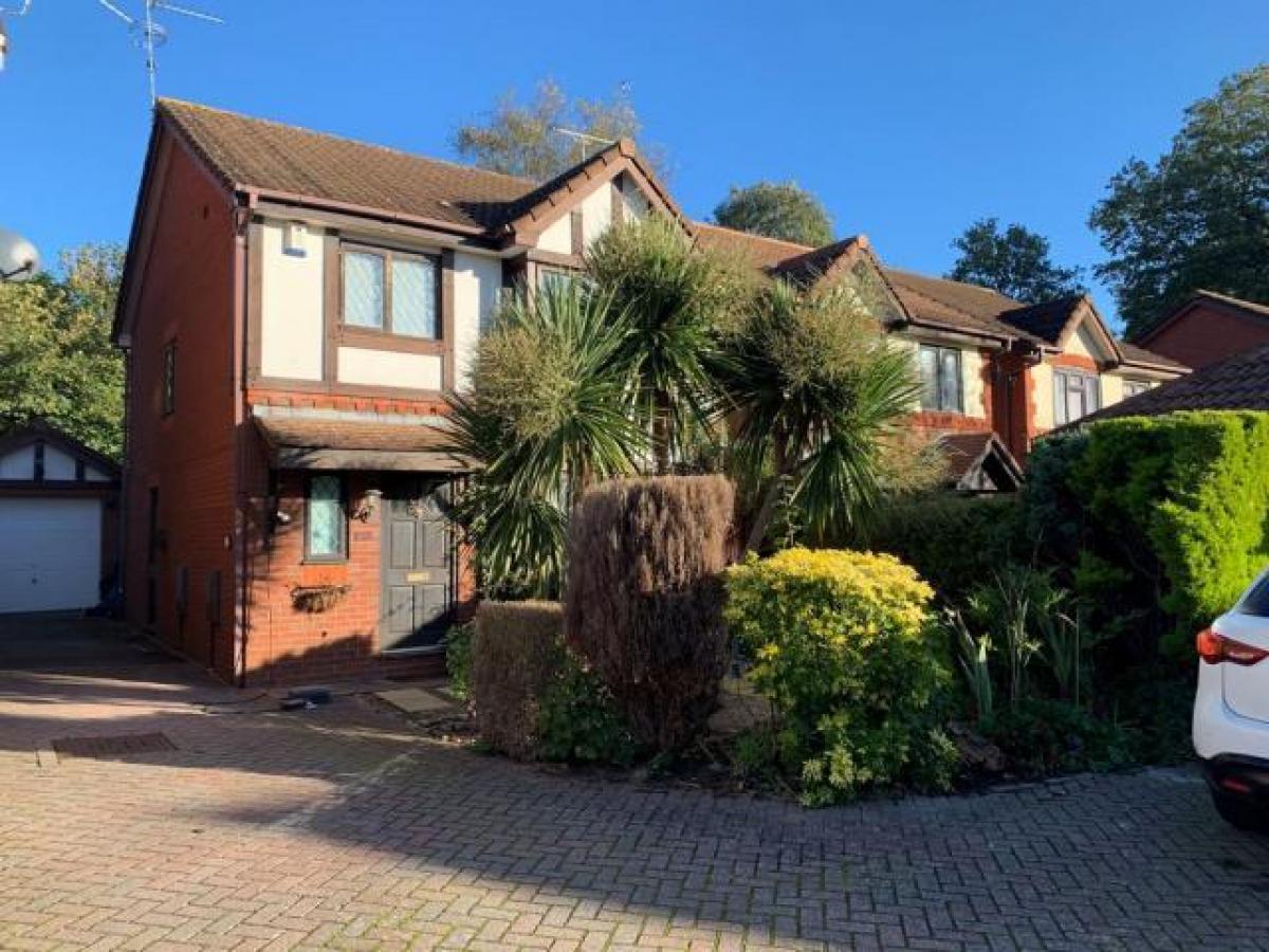 Picture of Home For Rent in Woking, Surrey, United Kingdom