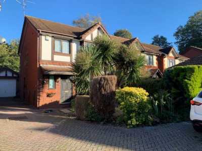 Home For Rent in Woking, United Kingdom