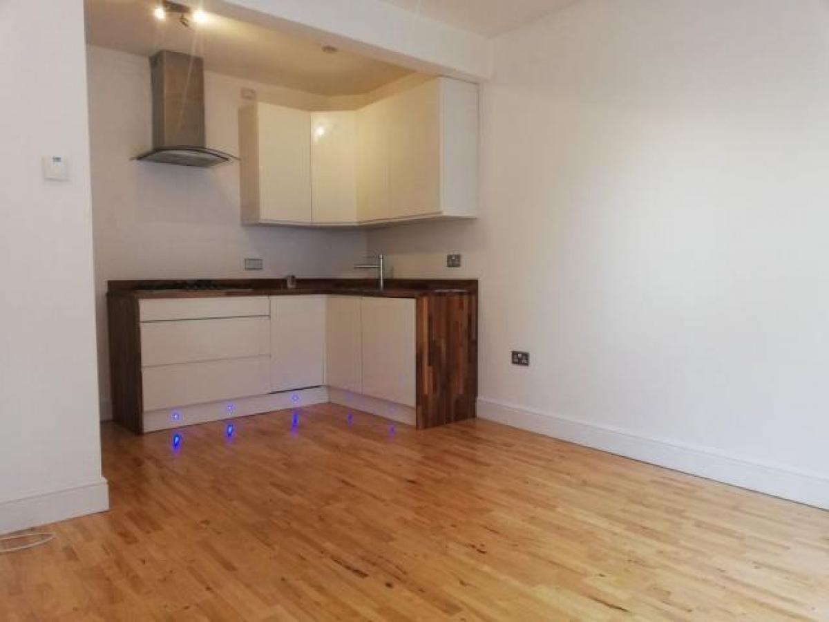 Picture of Apartment For Rent in Redhill, Surrey, United Kingdom