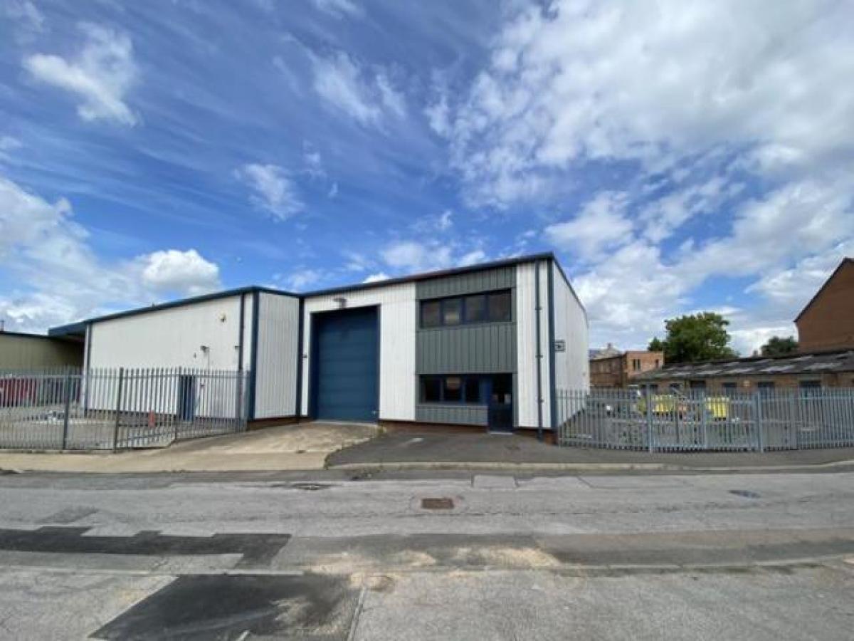 Picture of Industrial For Rent in Aylesbury, Buckinghamshire, United Kingdom