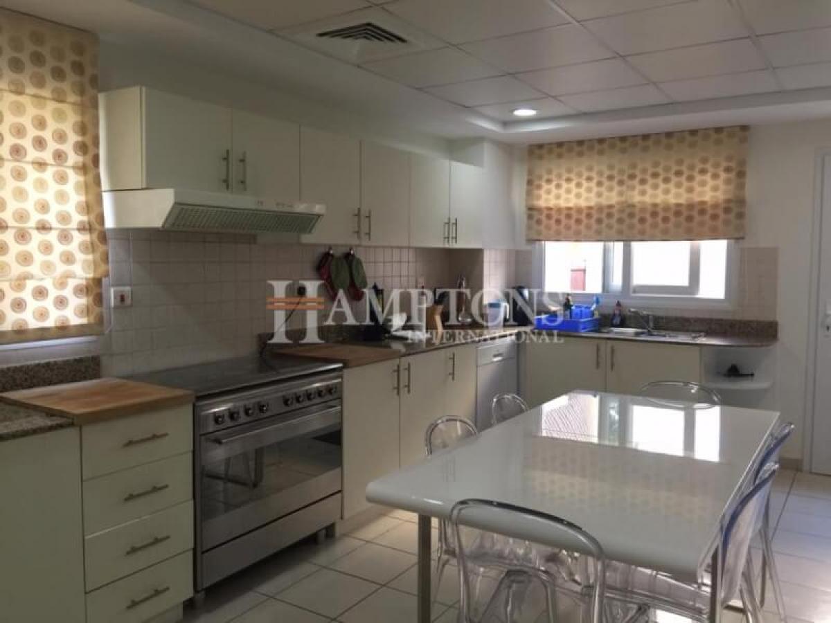 Picture of Villa For Rent in Meadows, Dubai, United Arab Emirates