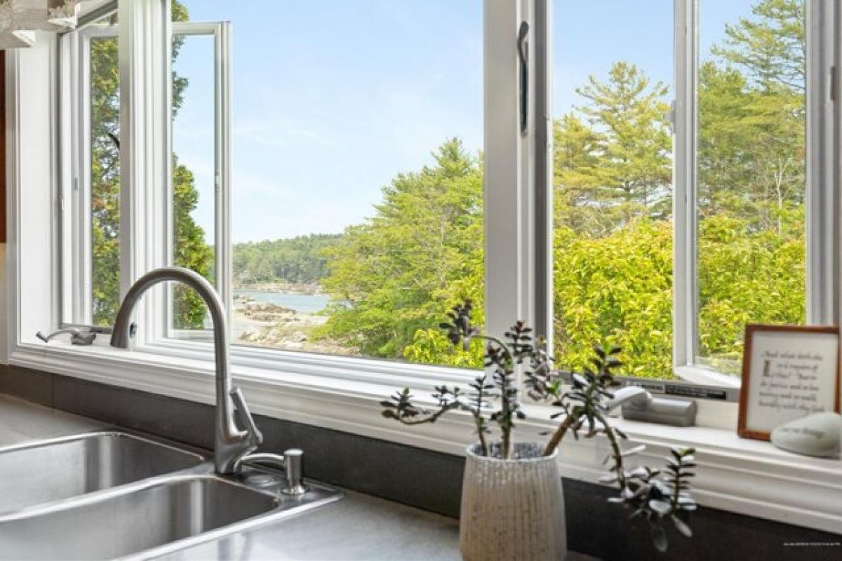 Picture of Home For Sale in Harpswell, Maine, United States