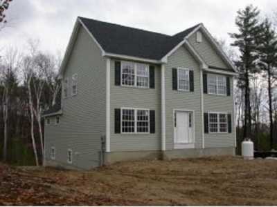 Home For Sale in Hooksett, New Hampshire