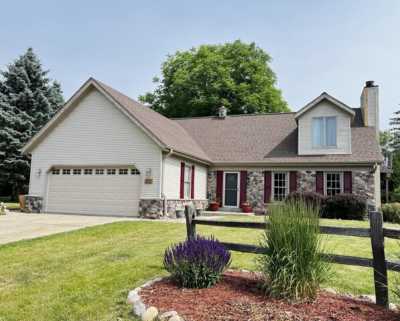 Home For Sale in Oconomowoc, Wisconsin