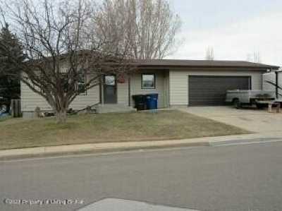 Home For Sale in Dickinson, North Dakota