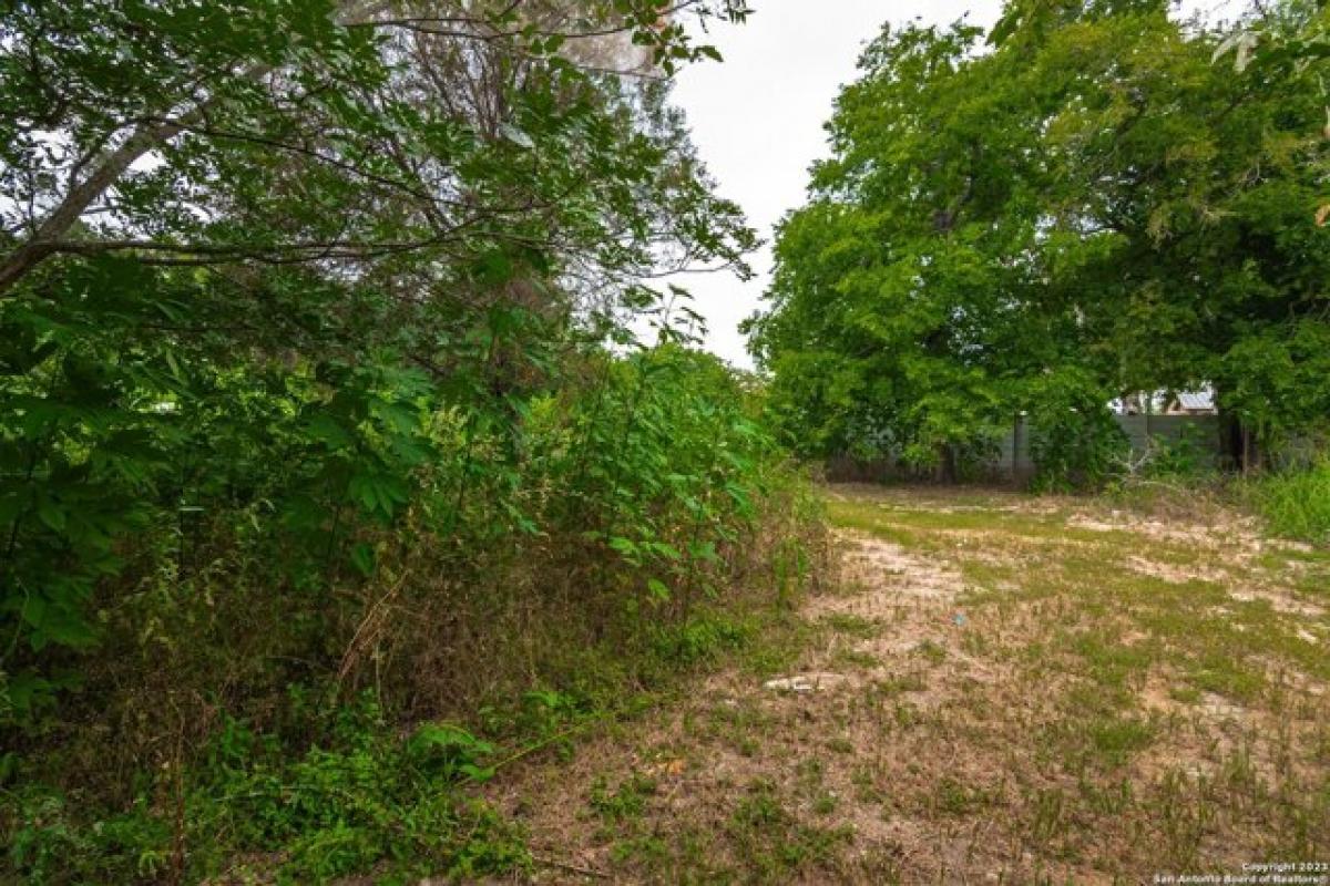 Picture of Residential Land For Sale in McQueeney, Texas, United States